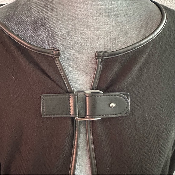 Lauren Ralph Lauren Buckle-Front Poncho / Cape Wrap - NWT - Picture 4 of 10